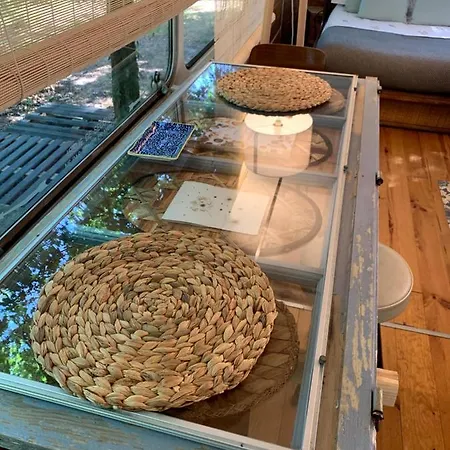 Magic Roof Bus With Big Bath In The Tree Forest! مكان تخييم