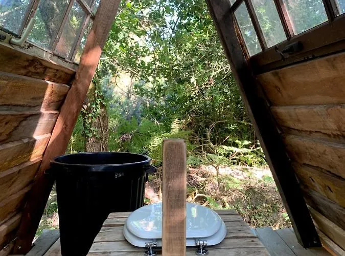 Parque de Campismo Magic Roof Bus With Big Bath In The Tree Forest! *